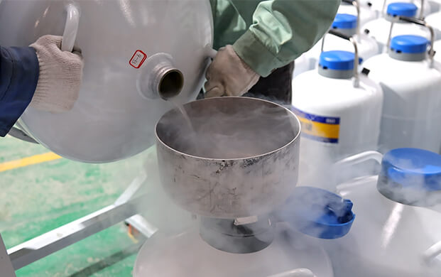 液氮罐內液氮裝多少合適？